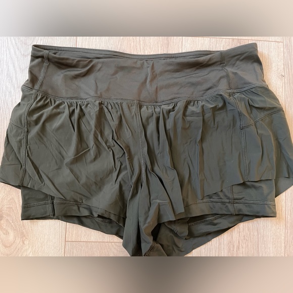 Hunter green Lululemon raw edge skort skirt/ Short tennis - Picture 2 of 3